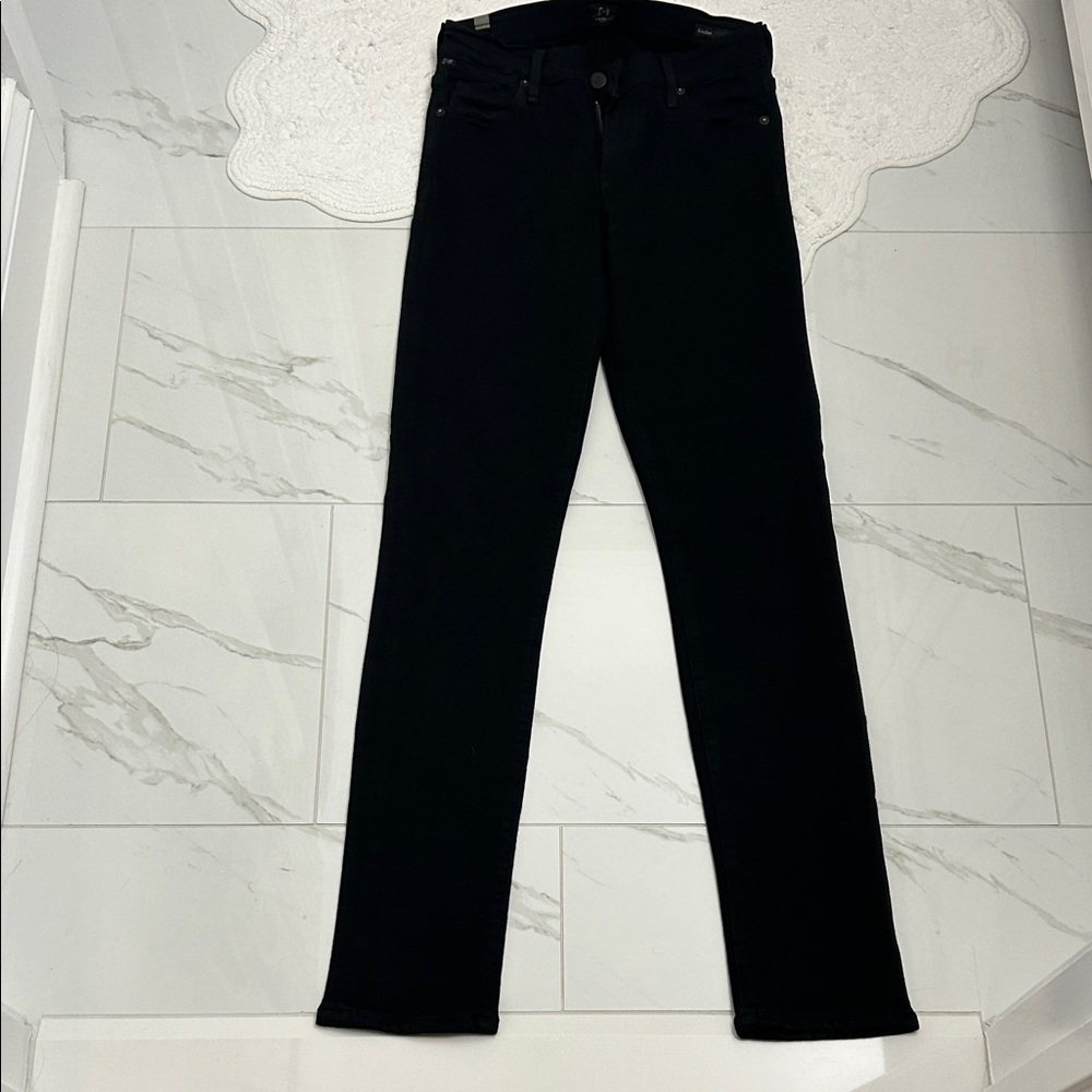 BLACK straight leg skinny citizens of humanity Los Angeles, California. Size 27